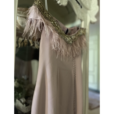 VESTIDO PLUMAS CUELLO